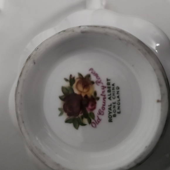 Royal Albert Floral Teacup and Saucer Set - White and Gold 2 Of 2 - Picture 6 of 6